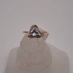 R825 Sterling Silver Gold Trillion Ring - Charmed Aroma